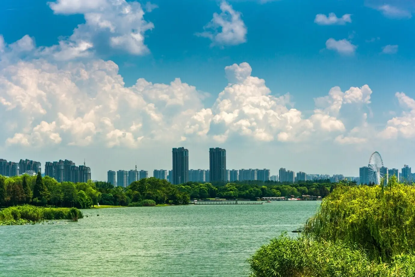 Пожалуйста, предоставьте исходное описание, которое нужно перефразировать на русском.